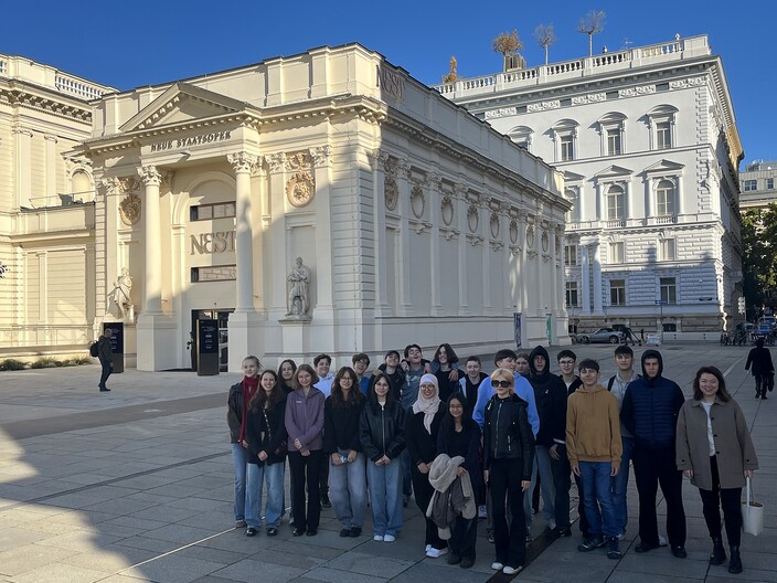 Vorschaubild Bericht „Zu Besuch in der Neuen Staatsoper im Künstlerhaus“ Vorschaubild Bericht „Zu Besuch in der Neuen Staatsoper im Künstlerhaus“