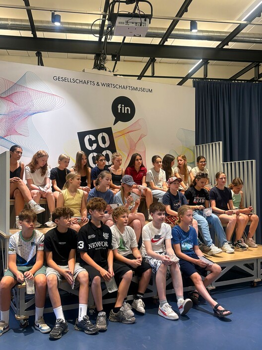 Vorschaubild Bericht „COCO fin – Geld verstehen im Alltag“ Vorschaubild Bericht „COCO fin – Geld verstehen im Alltag“